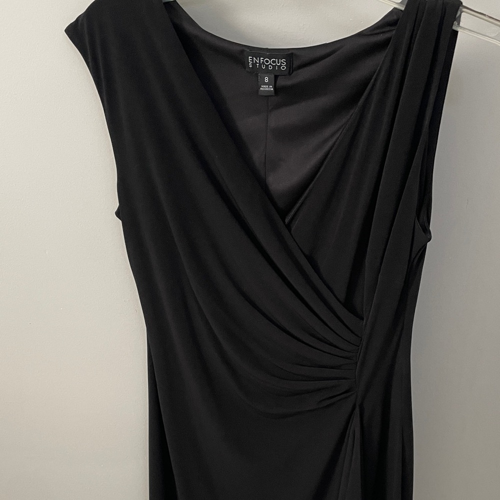 Enfocus Studio Black Sleeveless Draped V-Neck Midi Dress with Side Ruching